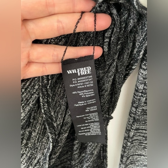 Aritzia Wilfred Free Luma Cut Out Tee - Picture 9 of 14